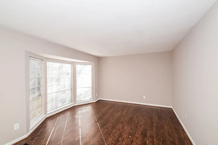 3 bed, 2.0 bath, 1664 sqft, $1,645 — Photo 2