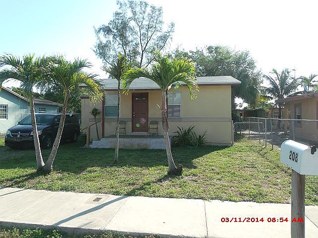 1st image of 208 NW 28th Ave