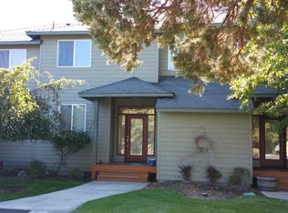 1085 Golden Pheasant Dr, Redmond, OR 97756