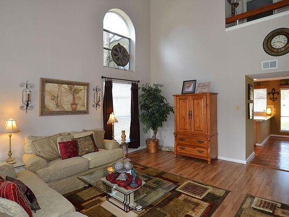 4th image of 2923 Twin Knolls Dr