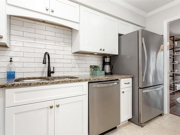 3rd image of 6980 Roswell Rd Unit B6