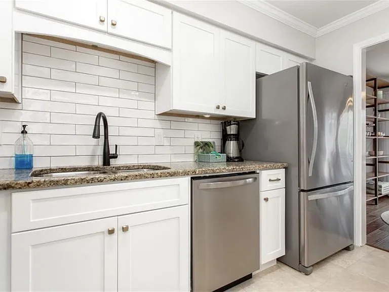 6980 Roswell Rd #B6 — Photo 3