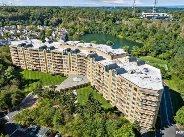 10 E Smith Manor Blvd #409, West Orange, NJ 07052