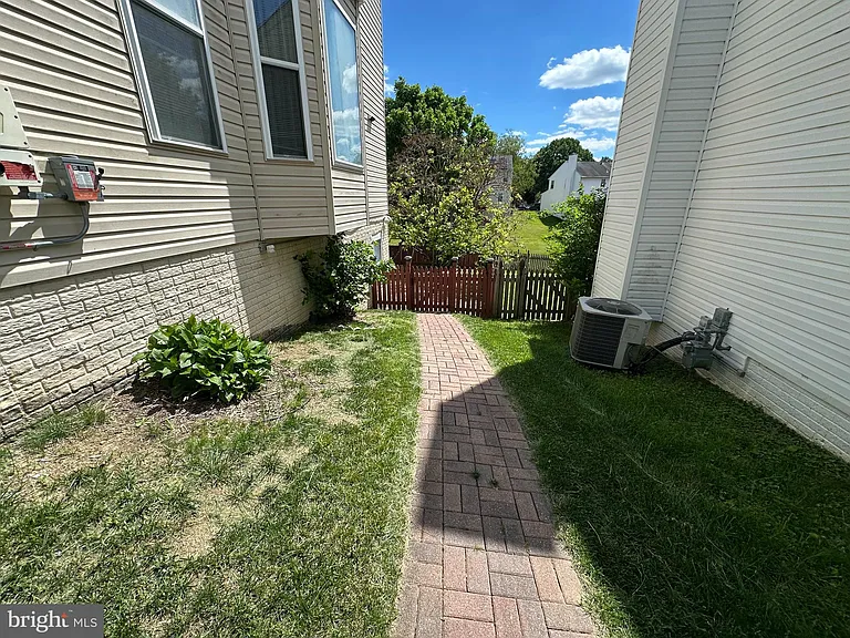 1623 Angelwing Dr #B — Photo 3