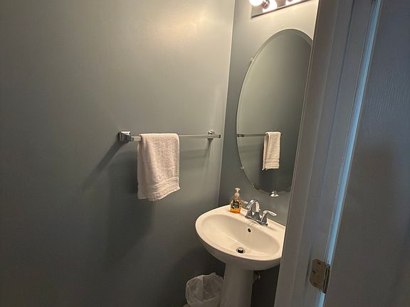 3rd image of 411 Dickens Dr