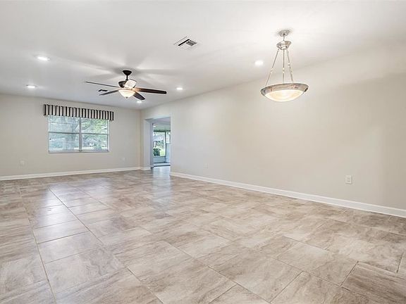 4th image of 320 Palmer Cir