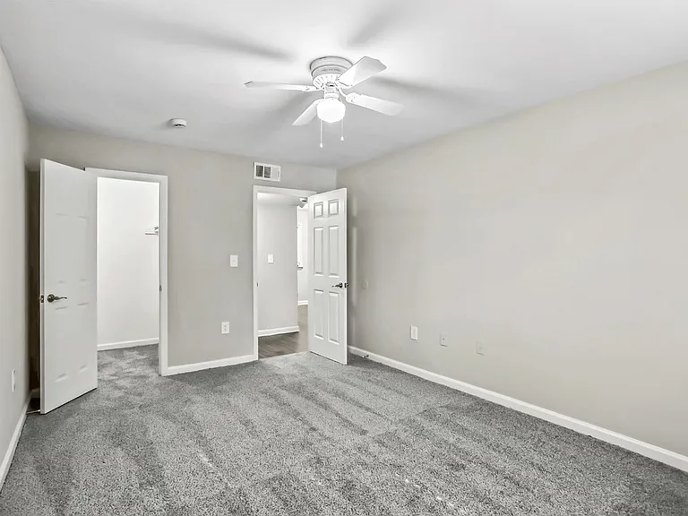 Brentwood Apartments — Photo 41