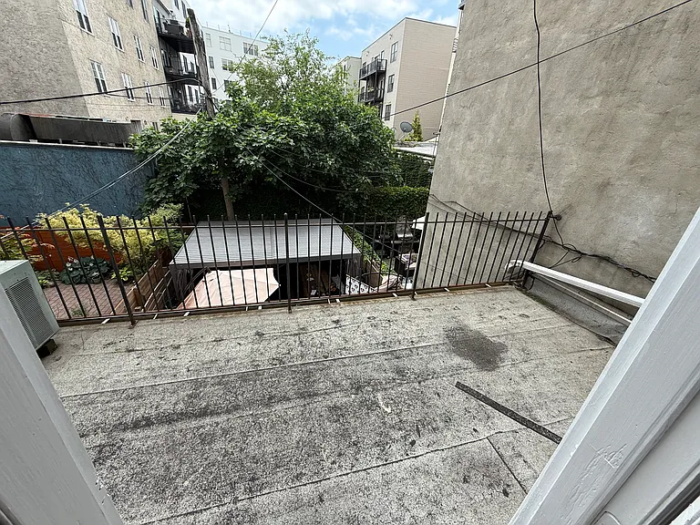 359 1st St #1 — Photo 5