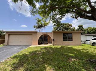 8637 Windsor Dr, Hollywood, FL 33025