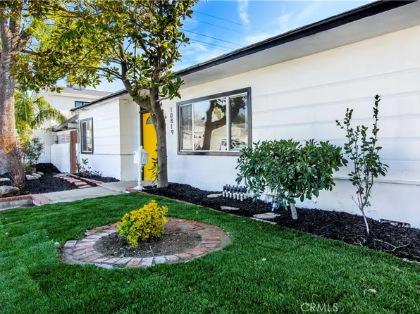 10816 Calvert St, North Hollywood, CA 91606