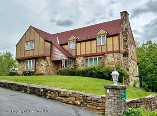 828 Glenwood Rd, Old Forge, PA 18518
