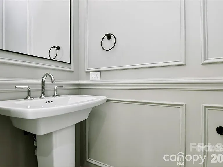 2716 Baltimore Ave — Photo 11