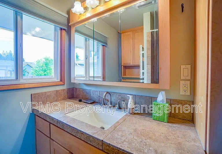 705 NE 94th Ave — Photo 23