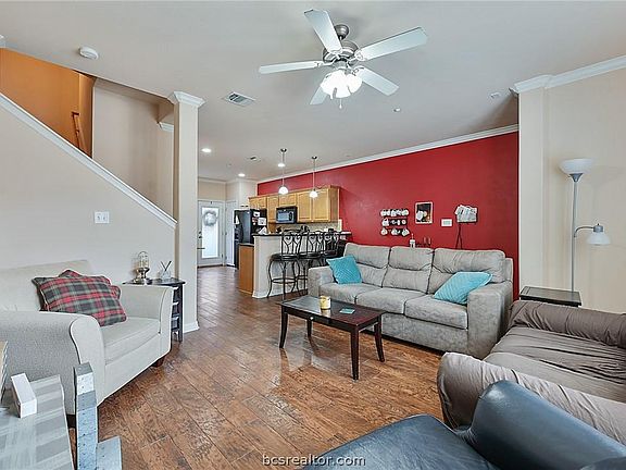3rd image of 305 Holleman Dr E APT 1001