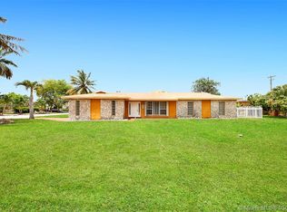 1565 NW 203rd St, Miami Gardens, FL 33169