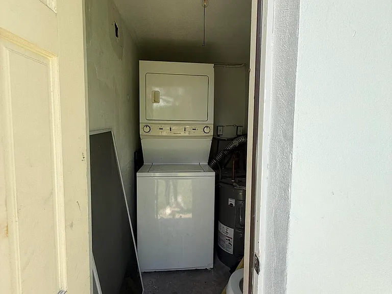2018 NE 15th St — Photo 18