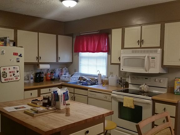 3rd image of 312 Woodlake Dr