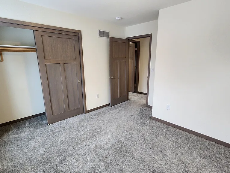 Jefferson 3 Bedroom — Photo 16