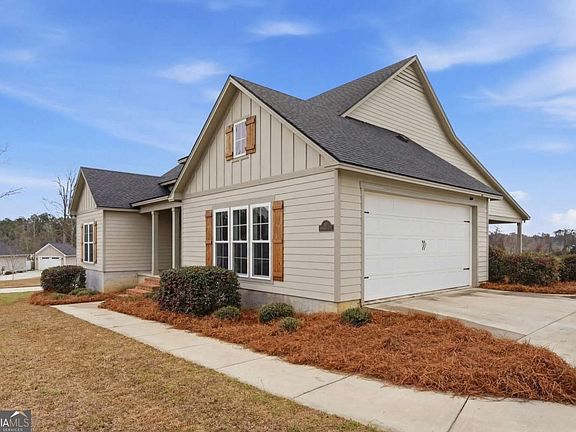 3rd image of 37 Willow Creek Dr
