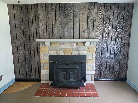 5th image of 207 E Harmon Dr