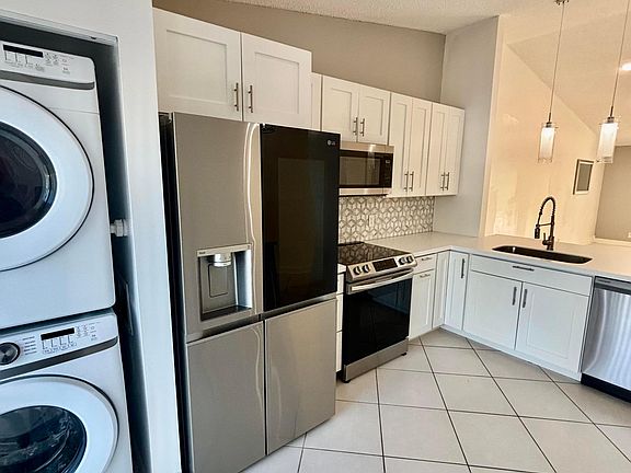 5th image of 727 Sunny Pine Way Way #H