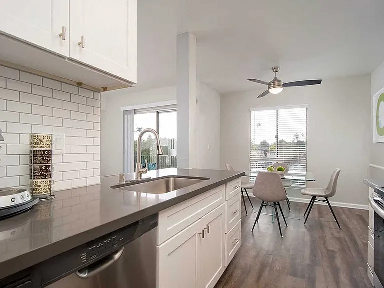 Los Robles Apartments — Photo 46