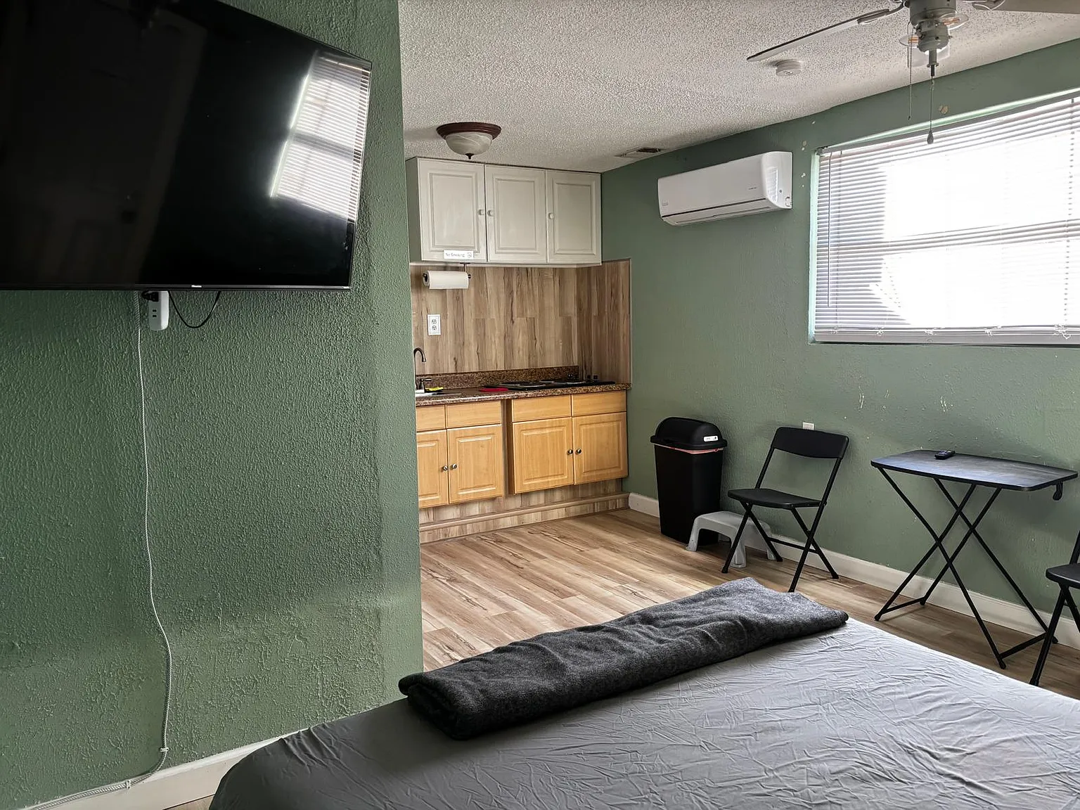1 bed, 300 sqft, $1,800 — Photo 3