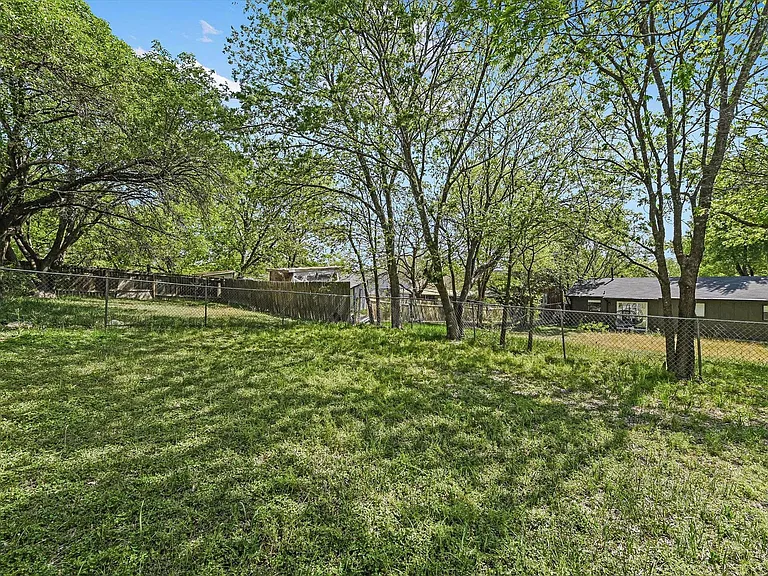6913 Shannon Dr — Photo 18