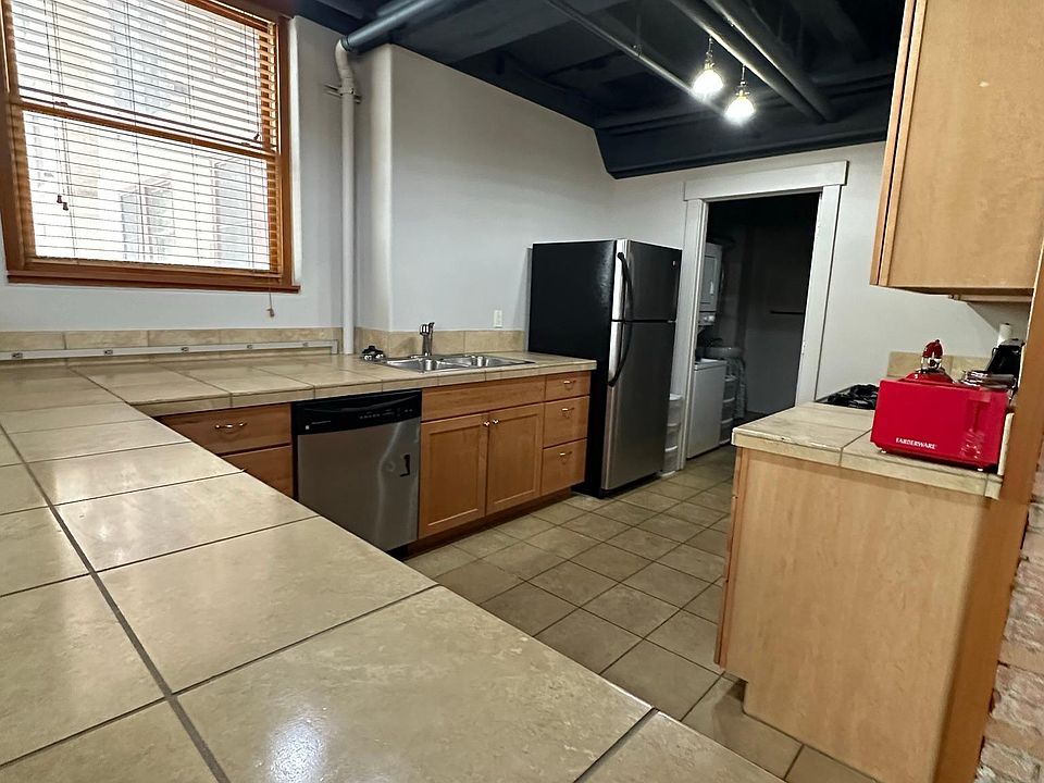 Lots of natural light. Tons of counter space.