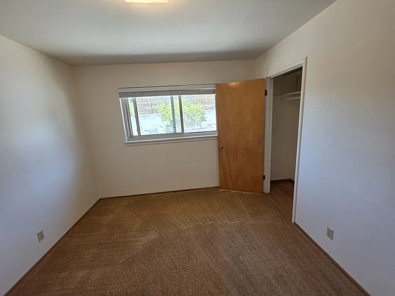 1744 Wesley Ave — Photo 19