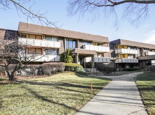 433 Cavalier Ct APT 104, Dundee, IL 60118