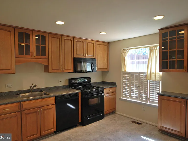 15705 Anamosa Dr — Photo 6