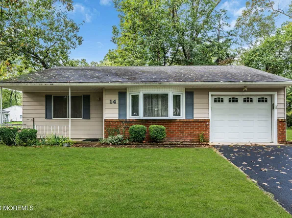 14 Iowa Drive, Whiting, NJ 08759