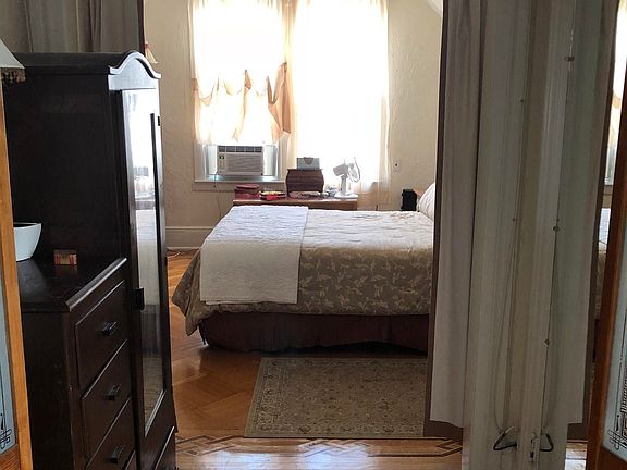 2nd image of 19 Cooper Pl #3