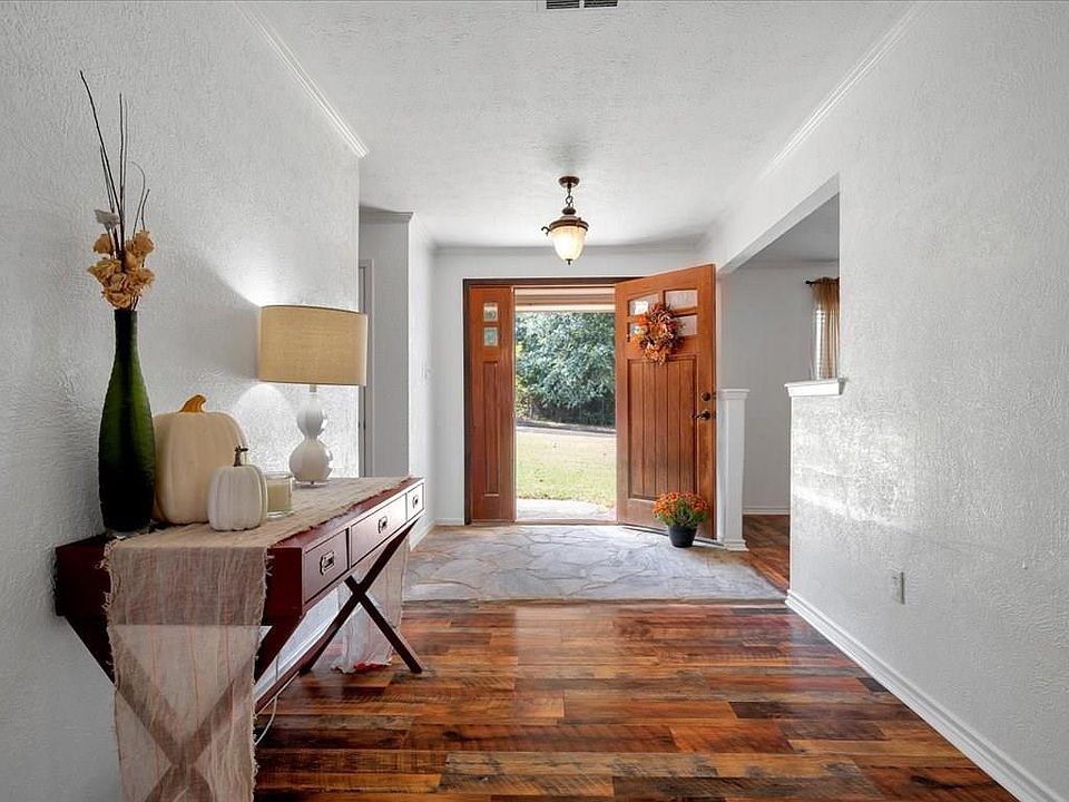 1st image of 376 Fernwood Dr