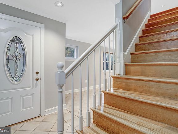 3rd image of 7025 Bradley Cir