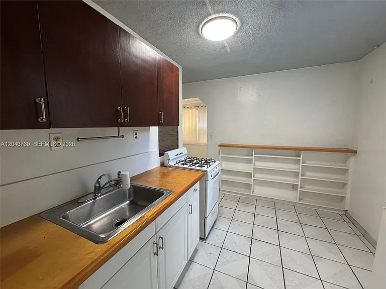 215 Columbus Pkwy — Photo 9