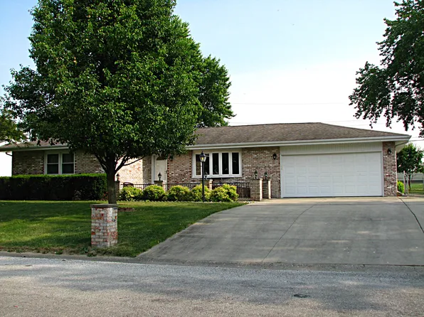 13 Hillcrest Dr, Tuscola, IL 61953