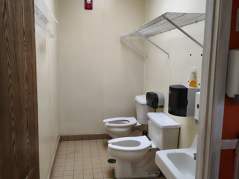 2511 Eastview Dr — Photo 7