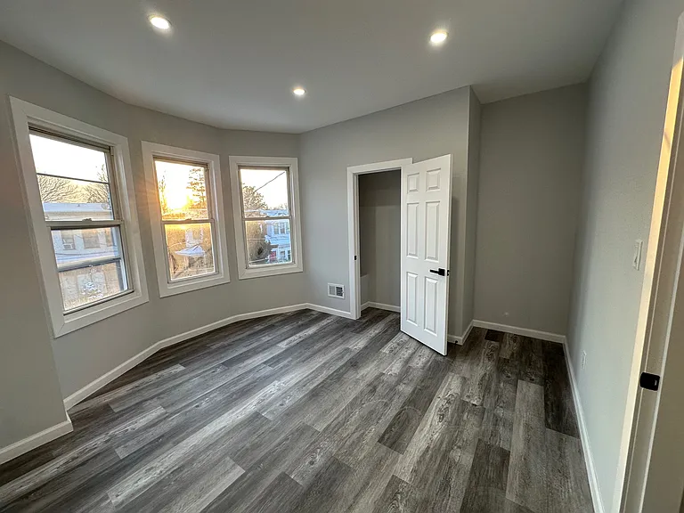 1141 Herbert St — Photo 7