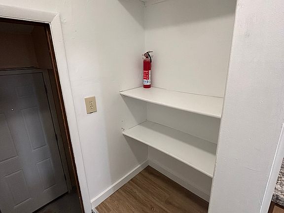 4th image of 527 Saint Johns Ave #1/2