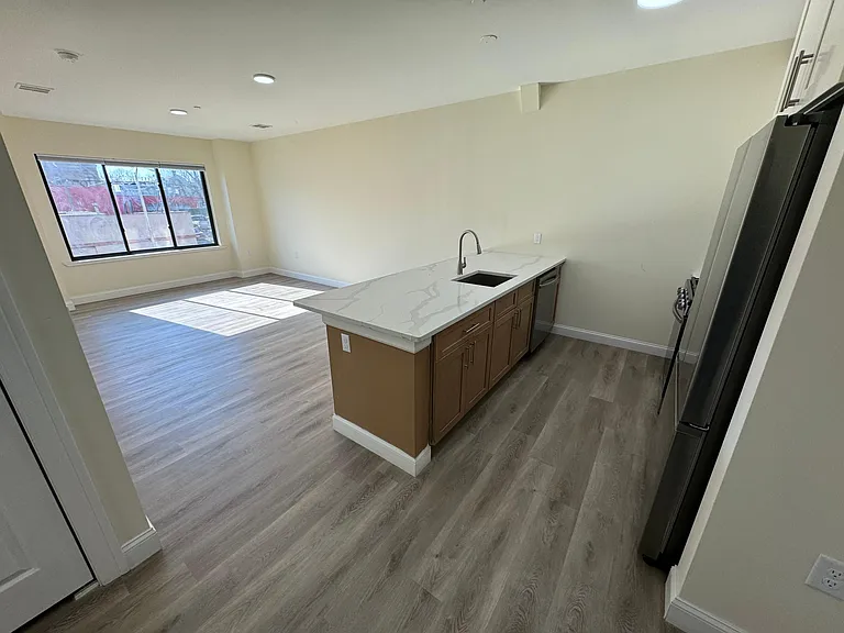 668 Communipaw — Photo 14