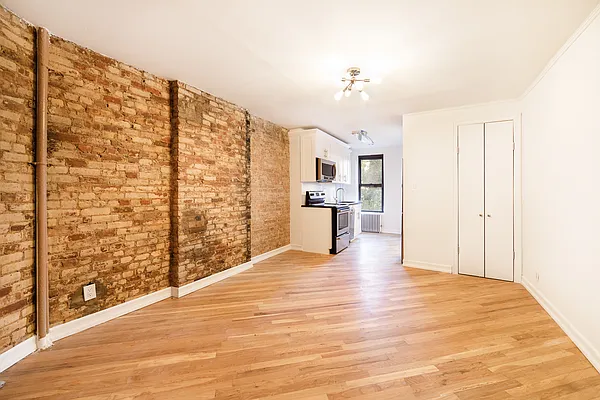 Rented by Douglas Elliman | media 27