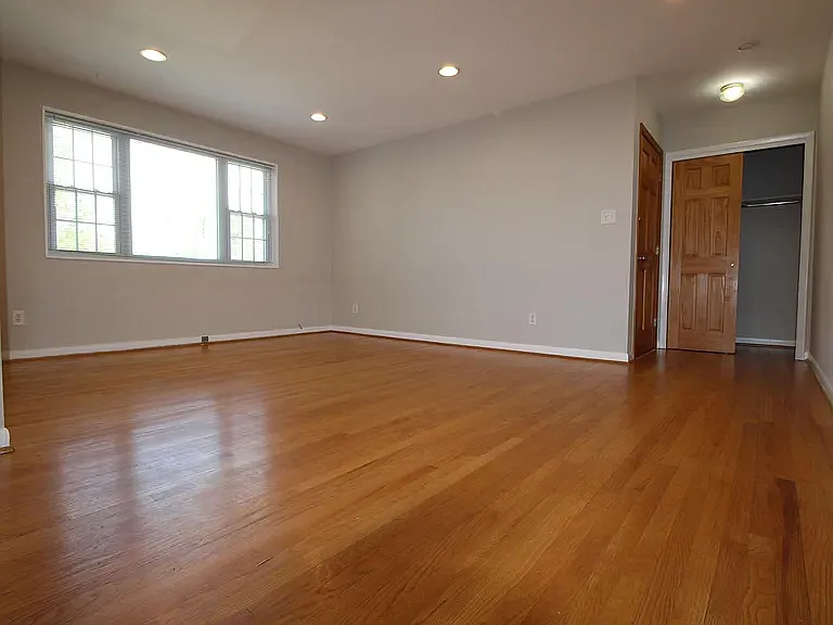 826 20th St S #2 — Photo 8