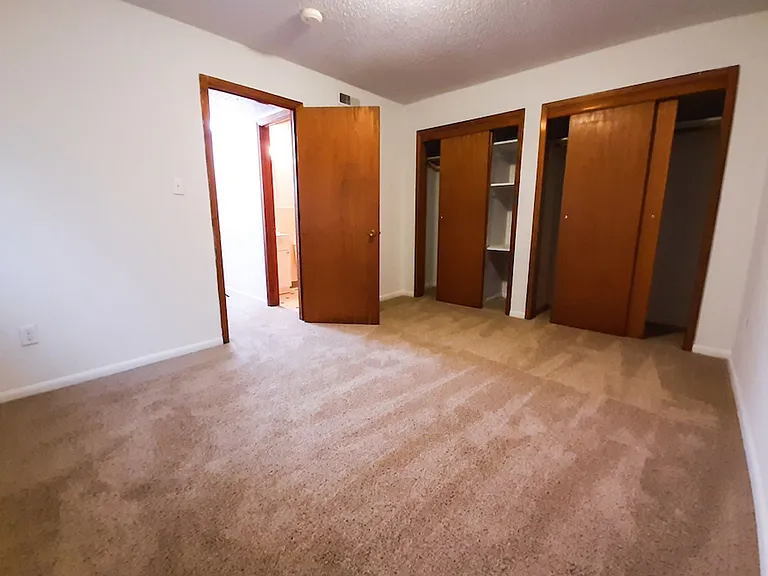 1021 Southpark Dr — Photo 4
