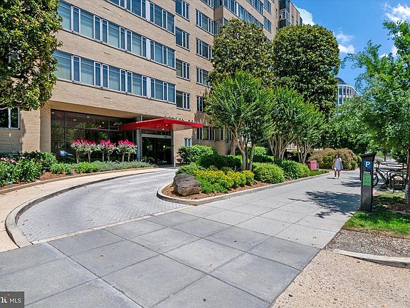 3rd image of 1711 Massachusetts Ave NW #632