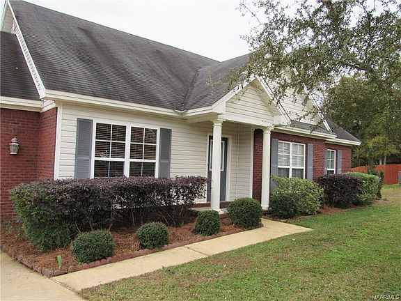 3rd image of 802 Dunvegan Dr