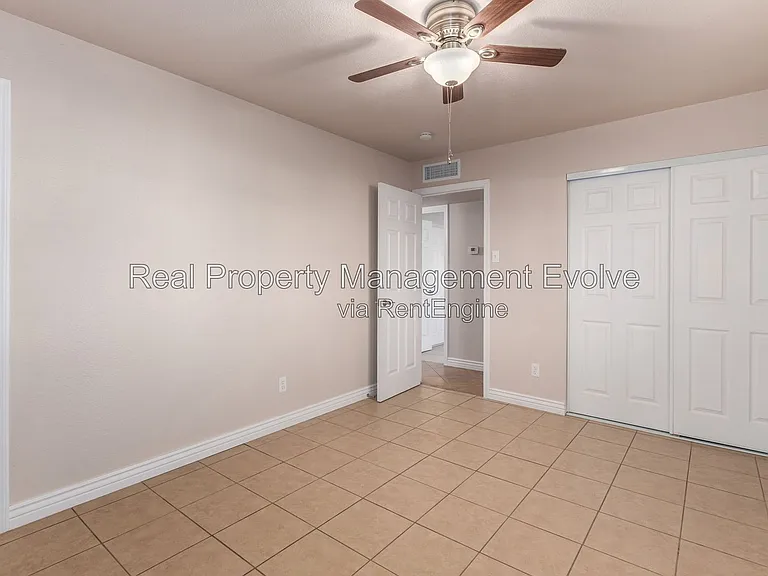 5438 S 46th Pl — Photo 26