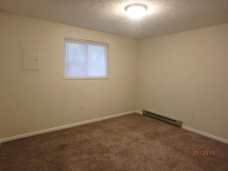 53 Gloria Ave — Photo 4