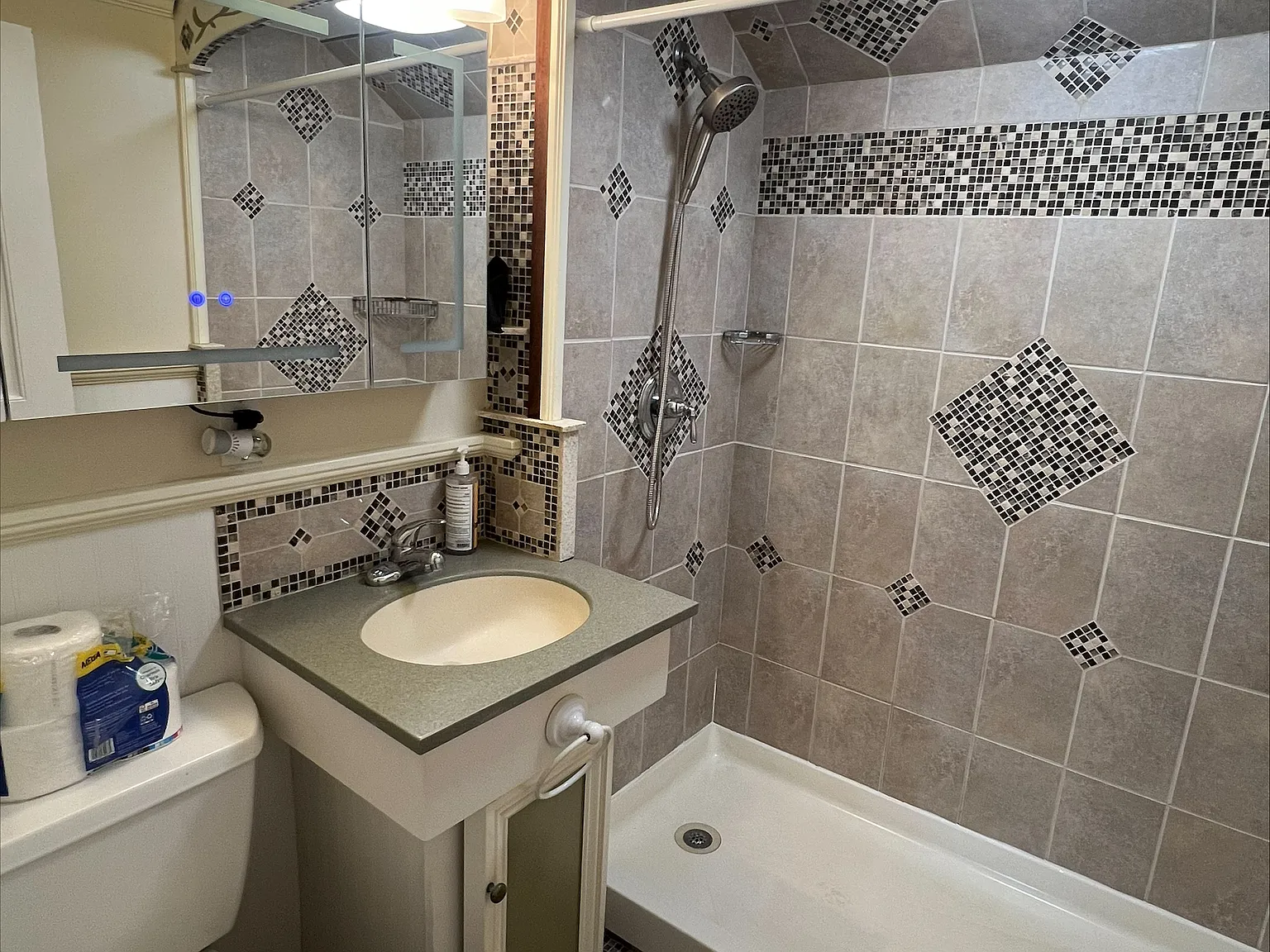 1 bed, 550 sqft, $2,200 — Photo 4